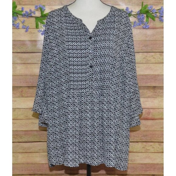 Catherines Women's Black 1/4 Button Up Blouse 2X 3/4 Bell Sleeves V-Neck Tunic - Picture 1 of 9